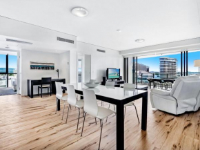 Premium modern 3 bed 2 bath Broadbeach apartment at Sierra Grand